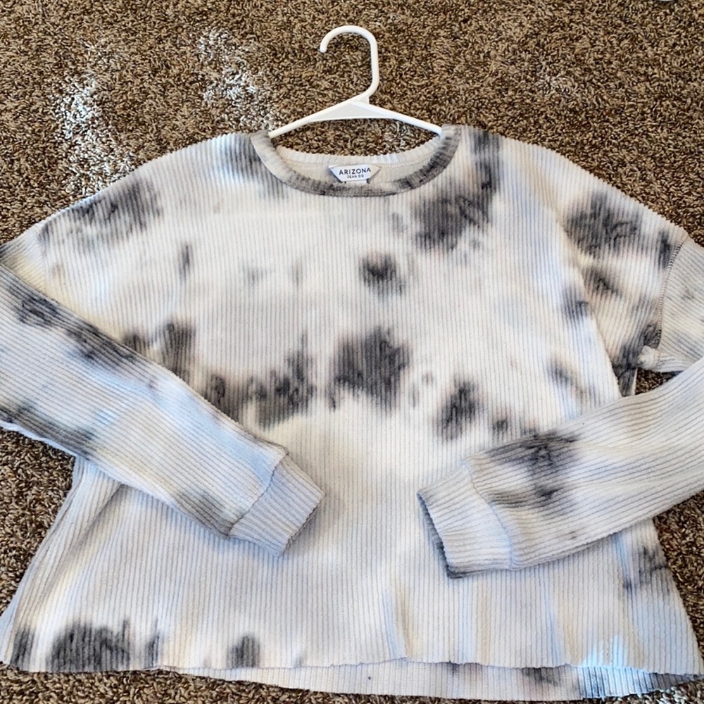 marble type long sleeve crop top